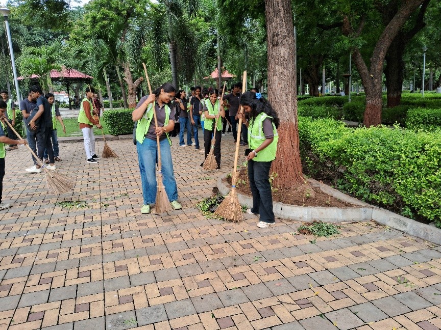GMIU Management Students Campus Activity